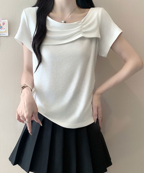 2ly2(トゥーリートゥー)の「ドレープネック ギャザー半袖カットソー(Tシャツ/カットソー・レディース・ブラック/オフホワイト/ブルー/ライトイエロー・FREE)」の10枚目の写真