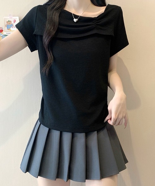 2ly2(トゥーリートゥー)の「ドレープネック ギャザー半袖カットソー(Tシャツ/カットソー・レディース・ブラック/オフホワイト/ブルー/ライトイエロー・FREE)」の17枚目の写真