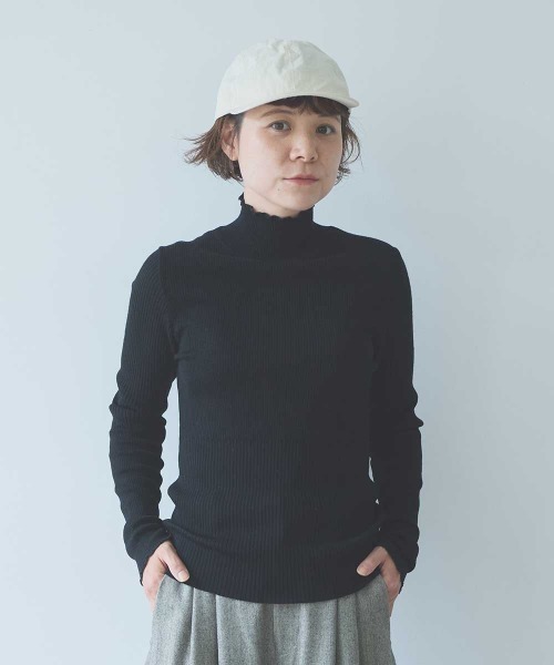 yuni(ユニ )の「14G merino/w switching rib high neck pullover(ニット/セーター・レディース・ブラック/イエロー/パープル/ブラウン・FREE)」の2枚目の写真