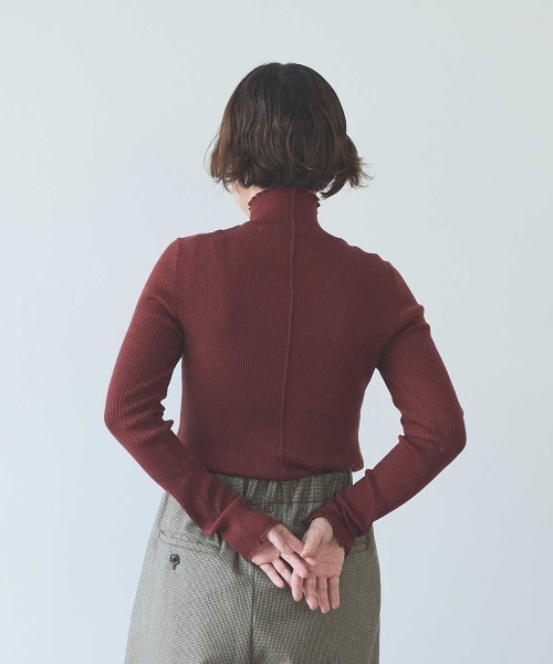yuni(ユニ )の「14G merino/w switching rib high neck pullover(ニット/セーター・レディース・ブラック/イエロー/パープル/ブラウン・FREE)」の7枚目の写真
