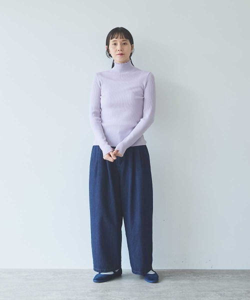 yuni(ユニ )の「14G merino/w switching rib high neck pullover(ニット/セーター・レディース・ブラック/イエロー/パープル/ブラウン・FREE)」の8枚目の写真