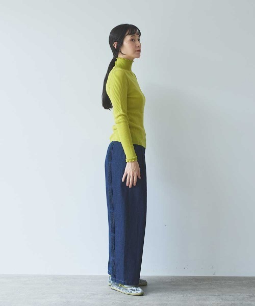 yuni(ユニ )の「14G merino/w switching rib high neck pullover(ニット/セーター・レディース・ブラック/イエロー/パープル/ブラウン・FREE)」の14枚目の写真