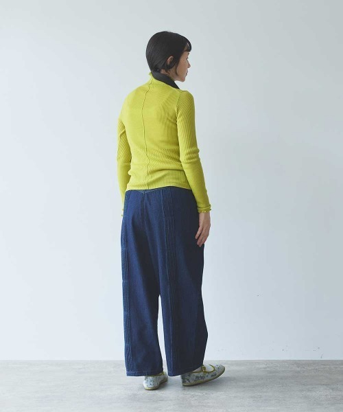 yuni(ユニ )の「14G merino/w switching rib high neck pullover(ニット/セーター・レディース・ブラック/イエロー/パープル/ブラウン・FREE)」の15枚目の写真