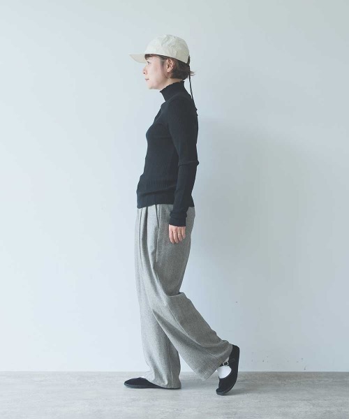 yuni(ユニ )の「14G merino/w switching rib high neck pullover(ニット/セーター・レディース・ブラック/イエロー/パープル/ブラウン・FREE)」の19枚目の写真