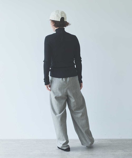 yuni(ユニ )の「14G merino/w switching rib high neck pullover(ニット/セーター・レディース・ブラック/イエロー/パープル/ブラウン・FREE)」の20枚目の写真