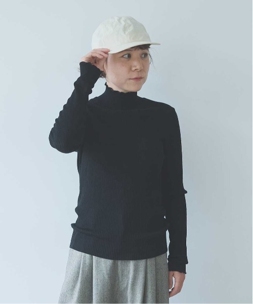 yuni(ユニ )の「14G merino/w switching rib high neck pullover(ニット/セーター・レディース・ブラック/イエロー/パープル/ブラウン・FREE)」の21枚目の写真