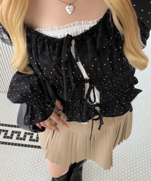 continuer de NICE CLAUP(コンティニューデナイスクラップ)の「ドッキングリボンシャーリングブラウス(シャツ/ブラウス・レディース・ブラック系その他/ブラウン系その他/ドット・FREE)」の3枚目の写真