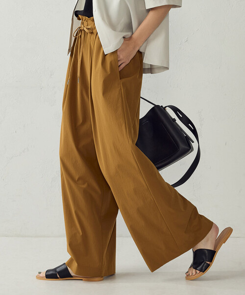 COMME CA ISM(コムサイズム)の「ワイドシルエット イージーパンツ(その他パンツ・レディース・セージグリーン/オフホワイト/マスタード/ネイビー・FREE)」の4枚目の写真