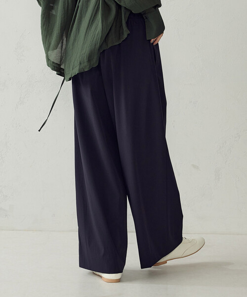 COMME CA ISM(コムサイズム)の「ワイドシルエット イージーパンツ(その他パンツ・レディース・セージグリーン/オフホワイト/マスタード/ネイビー・FREE)」の17枚目の写真