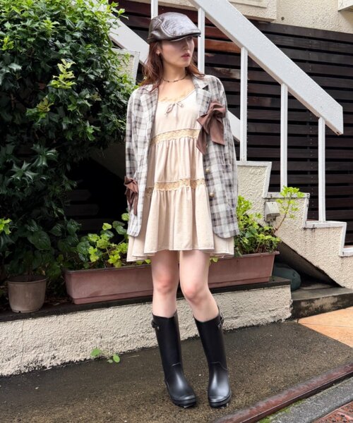 w closet(ダブルクローゼット)の「ベルト付きレインロングブーツ(ブーツ・レディース・ブラック・MEDIUM/LARGE)」の5枚目の写真