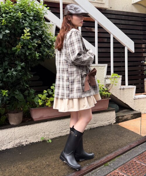 w closet(ダブルクローゼット)の「ベルト付きレインロングブーツ(ブーツ・レディース・ブラック・MEDIUM/LARGE)」の6枚目の写真