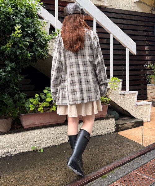 w closet(ダブルクローゼット)の「ベルト付きレインロングブーツ(ブーツ・レディース・ブラック・MEDIUM/LARGE)」の7枚目の写真