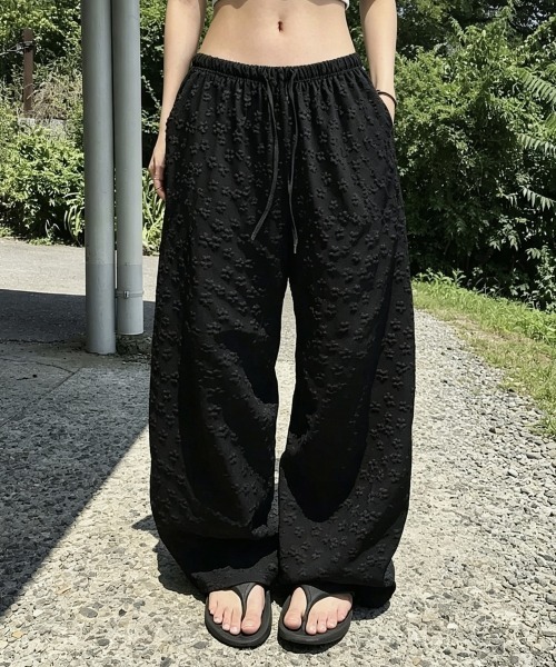 center i(センターアイ)の「フラワーエンボス イージーワイドパンツ(その他パンツ・レディース・ブラック/ホワイト・FREE)」の16枚目の写真
