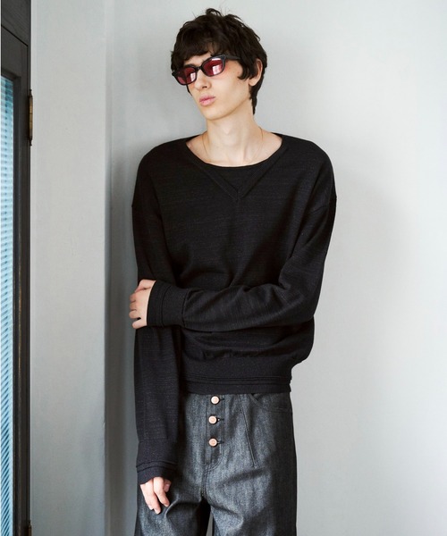 CAMPHOR WOOD(カンファーウッド)の「DOUBLE LAYERED V-NECK SWEATER / ダブルレイヤードVネックセーター(ニット/セーター・メンズ・スミクロ/ブラック/レッド/ブラック系その他・MEDIUM/LARGE)」の2枚目の写真