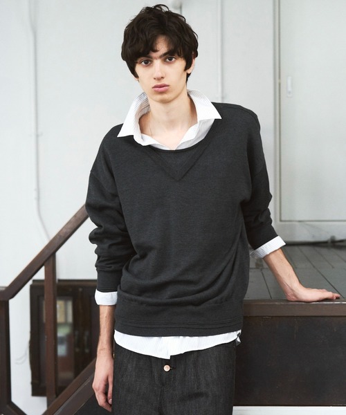 CAMPHOR WOOD(カンファーウッド)の「DOUBLE LAYERED V-NECK SWEATER / ダブルレイヤードVネックセーター(ニット/セーター・メンズ・スミクロ/ブラック/レッド/ブラック系その他・MEDIUM/LARGE)」の3枚目の写真