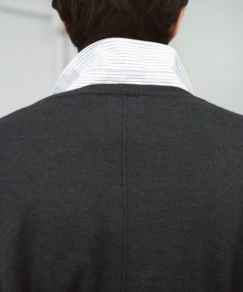 CAMPHOR WOOD(カンファーウッド)の「DOUBLE LAYERED V-NECK SWEATER / ダブルレイヤードVネックセーター(ニット/セーター・メンズ・スミクロ/ブラック/レッド/ブラック系その他・MEDIUM/LARGE)」の15枚目の写真