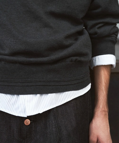 CAMPHOR WOOD(カンファーウッド)の「DOUBLE LAYERED V-NECK SWEATER / ダブルレイヤードVネックセーター(ニット/セーター・メンズ・スミクロ/ブラック/レッド/ブラック系その他・MEDIUM/LARGE)」の11枚目の写真