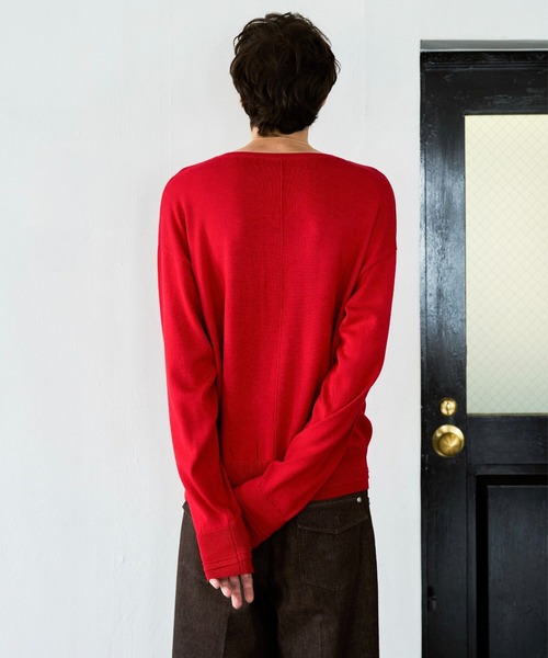CAMPHOR WOOD(カンファーウッド)の「DOUBLE LAYERED V-NECK SWEATER / ダブルレイヤードVネックセーター(ニット/セーター・メンズ・スミクロ/ブラック/レッド/ブラック系その他・MEDIUM/LARGE)」の9枚目の写真