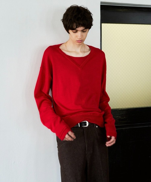 CAMPHOR WOOD(カンファーウッド)の「DOUBLE LAYERED V-NECK SWEATER / ダブルレイヤードVネックセーター(ニット/セーター・メンズ・スミクロ/ブラック/レッド/ブラック系その他・MEDIUM/LARGE)」の5枚目の写真