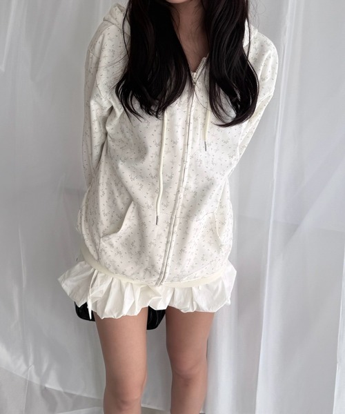 merrylatte(メリーラテ)の「リボンフラワー柄 ジップアップパーカー(パーカー・レディース・アイボリー・FREE)」の9枚目の写真