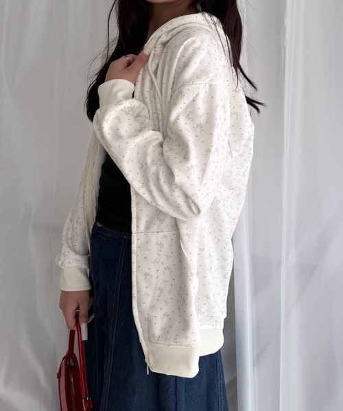 merrylatte(メリーラテ)の「リボンフラワー柄 ジップアップパーカー(パーカー・レディース・アイボリー・FREE)」の12枚目の写真