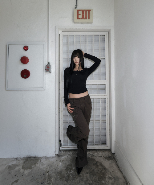 SCHISM INDUCING(スキズムインデューシング)の「POCKET BUTTONED HENLEY TOP BLACK(Tシャツ/カットソー・レディース・その他・FREE)」の5枚目の写真