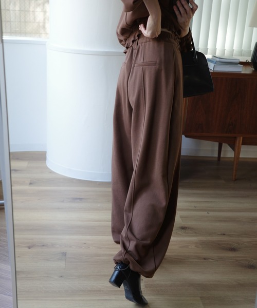 WILLFULLY(ウィルフリー)の「deep tuck drawstring hem sweat PT(スウェットパンツ・レディース・ブラック/ブラウン/オートミール・FREE)」の3枚目の写真