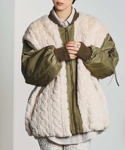 GENE HEAVENS(ジーンヘブンズ)の「(GENE HEAVENS)CABLE EMBOS FAUX FUR MA1 JACKET(MA-1・レディース・ブラック/オリーブ・M/S)」の2枚目の写真