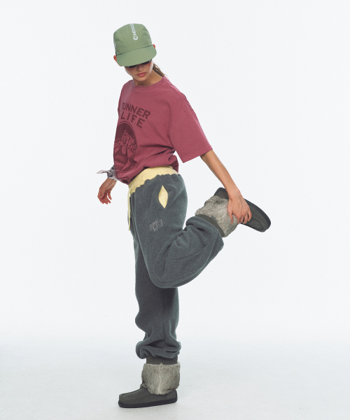 MENASOO(ミナス)の「Waist Point Warm Fleece Jogger Pants_Charcoal(スウェットパンツ・レディース・チャコール・1/2)」の18枚目の写真