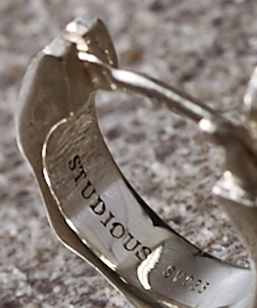 STUDIOUS（ステュディオス）の「STUDIOUS シルバー “tataki” ピアス（ピアス（片耳用）・メンズ・シルバー・FREE）」の2枚目の写真