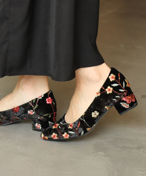 SESTO（セスト）の「アーチクッションで足をサポートしてくれる、快適な履き心地！ローヒールパンプス（パンプス・レディース・ライトベージュ/ブラック/レッド/ネイビー/ピンク系その他/ブルー/グリーン/ブラック系その他/グレイッシュベージュ/パープル・25/24.5/24/23.5/22.5/23）」の3枚目の写真