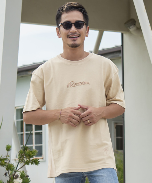 #Re:room（リルーム）の「3DロゴビッグTシャツ（Tシャツ/カットソー・メンズ・オフホワイト/ライトカーキ/ピンク/ベージュ・SMALL/MEDIUM）」の2枚目の写真