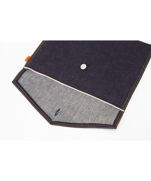 SEA（シー）の「VINTAGE オリジナルセルヴィッチデニムクラッチ　M（クラッチバッグ・レディース・インディゴブルー・FREE）」の4枚目の写真