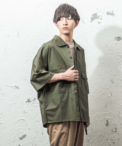 MinoriTY（マイノリティ）の「ポケット付きビッグシャツ ビッグシルエット（シャツ/ブラウス・メンズ・ベージュ/カーキ/ブラック・M/L）」の2枚目の写真