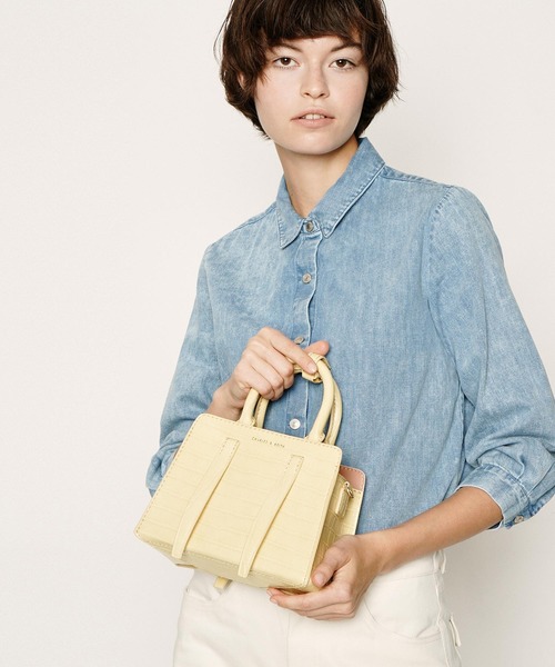 CHARLES & KEITH(チャールズ & キース)の「クロックエフェクト ハンドバッグ / Croc-Effect Handbag(ハンドバッグ・レディース・イエロー/ライトブラウン/ベビーピンク/ブラック・M)」の7枚目の写真