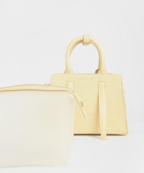 CHARLES & KEITH(チャールズ & キース)の「クロックエフェクト ハンドバッグ / Croc-Effect Handbag(ハンドバッグ・レディース・イエロー/ライトブラウン/ベビーピンク/ブラック・M)」の9枚目の写真