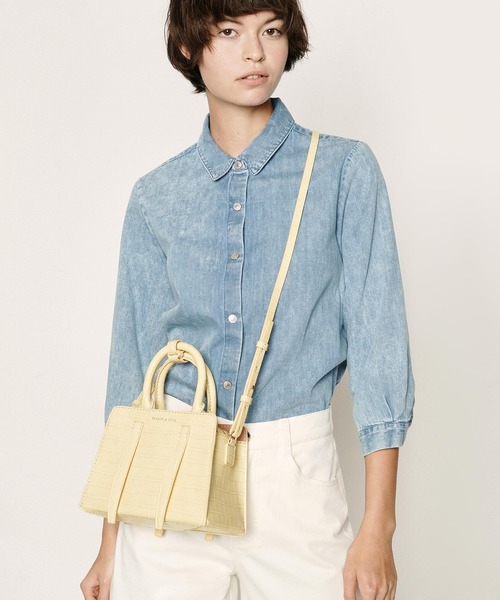 CHARLES & KEITH(チャールズ & キース)の「クロックエフェクト ハンドバッグ / Croc-Effect Handbag(ハンドバッグ・レディース・イエロー/ライトブラウン/ベビーピンク/ブラック・M)」の11枚目の写真