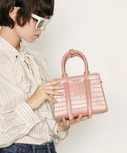 CHARLES & KEITH(チャールズ & キース)の「クロックエフェクト ハンドバッグ / Croc-Effect Handbag(ハンドバッグ・レディース・イエロー/ライトブラウン/ベビーピンク/ブラック・M)」の12枚目の写真