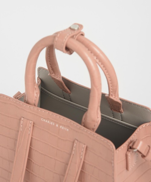 CHARLES & KEITH(チャールズ & キース)の「クロックエフェクト ハンドバッグ / Croc-Effect Handbag(ハンドバッグ・レディース・イエロー/ライトブラウン/ベビーピンク/ブラック・M)」の15枚目の写真