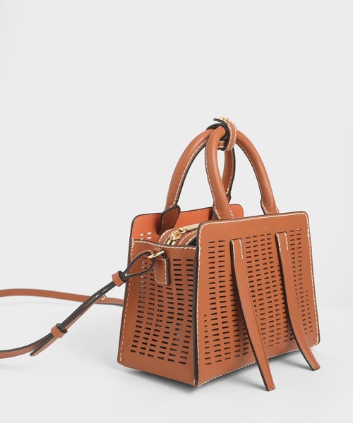 CHARLES & KEITH(チャールズ & キース)の「クロックエフェクト ハンドバッグ / Croc-Effect Handbag(ハンドバッグ・レディース・イエロー/ライトブラウン/ベビーピンク/ブラック・M)」の17枚目の写真