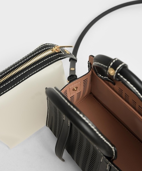 CHARLES & KEITH(チャールズ & キース)の「クロックエフェクト ハンドバッグ / Croc-Effect Handbag(ハンドバッグ・レディース・イエロー/ライトブラウン/ベビーピンク/ブラック・M)」の20枚目の写真