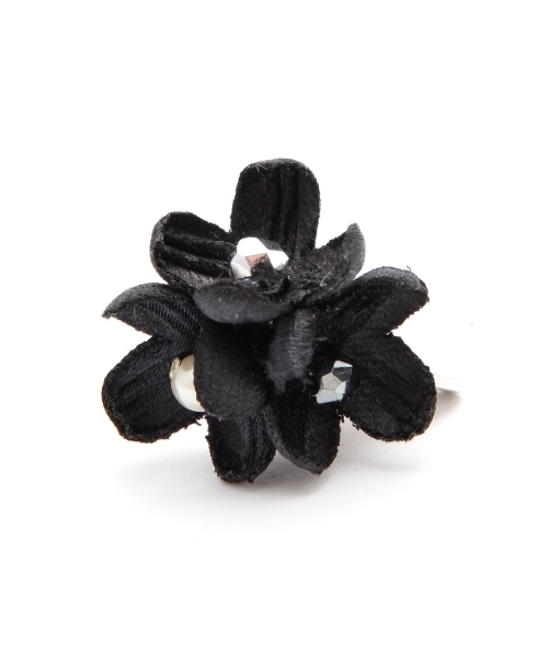 Ray BEAMS（レイビームス）の「atelier senka / フラワー イヤリング（イヤリング・レディース・オフホワイト/ブラック・ONE SIZE）」の8枚目の写真