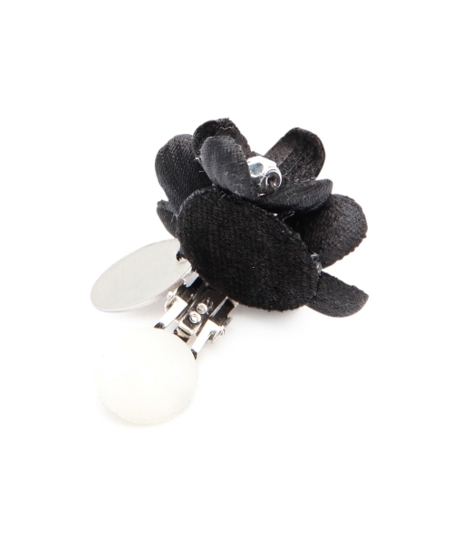 Ray BEAMS（レイビームス）の「atelier senka / フラワー イヤリング（イヤリング・レディース・オフホワイト/ブラック・ONE SIZE）」の9枚目の写真