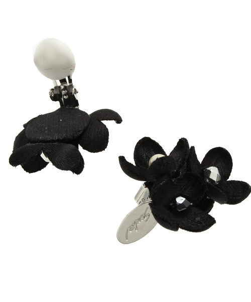 Ray BEAMS（レイビームス）の「atelier senka / フラワー イヤリング（イヤリング・レディース・オフホワイト/ブラック・ONE SIZE）」の3枚目の写真