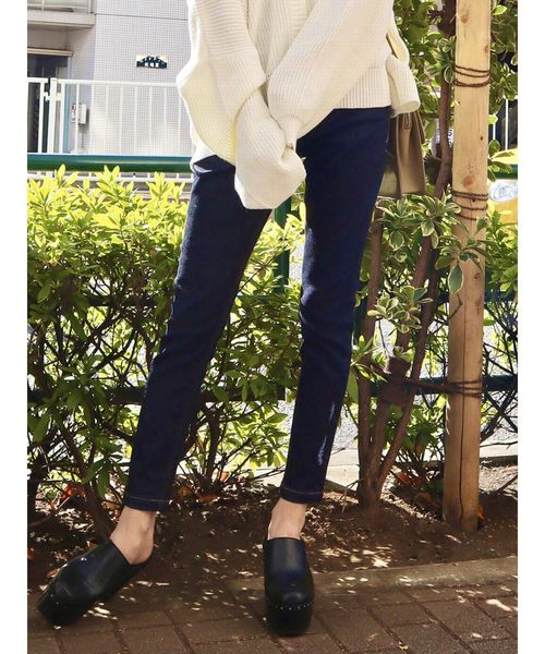 EMODA(エモダ)の「RIPPEDジャストウエストパギンス(デニムパンツ・レディース・インディゴブルー/ブラック・SMALL/X-SMALL/MEDIUM)」の1枚目の写真