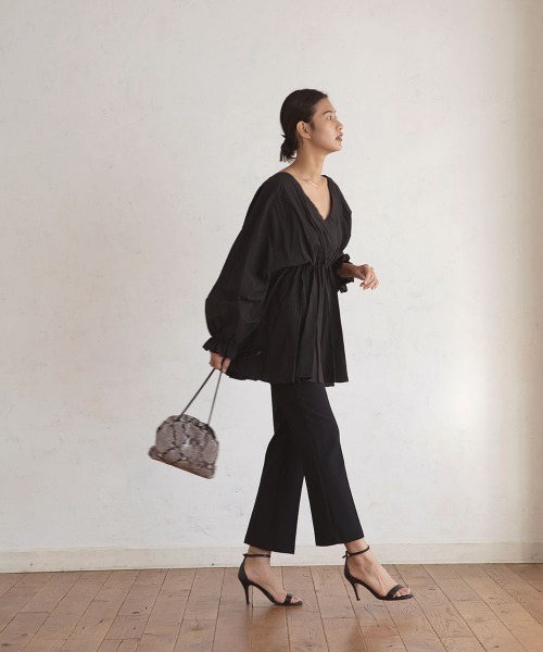 マージュール　ブラウス　COTTON V NECK BLOUSE marjour marjour（マージュール）の「COTTON V NECK BLOUSE（シャツ