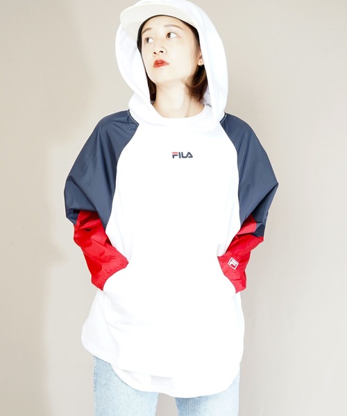 FILA(フィラ)の「【FILA/フィラ】異素材切替パーカー ワンポイントロゴ刺繍 吸収性の良い裏毛素材を使用(パーカー・レディース・ホワイト/ブラック・MEDIUM/LARGE)」の2枚目の写真