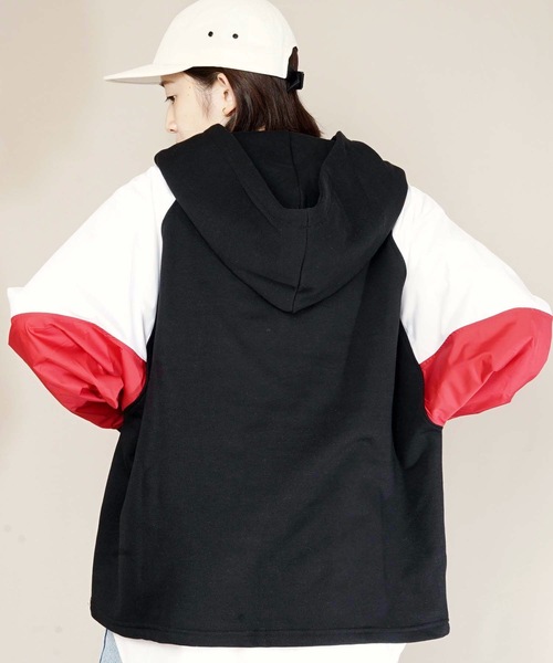 FILA(フィラ)の「【FILA/フィラ】異素材切替パーカー ワンポイントロゴ刺繍 吸収性の良い裏毛素材を使用(パーカー・レディース・ホワイト/ブラック・MEDIUM/LARGE)」の12枚目の写真