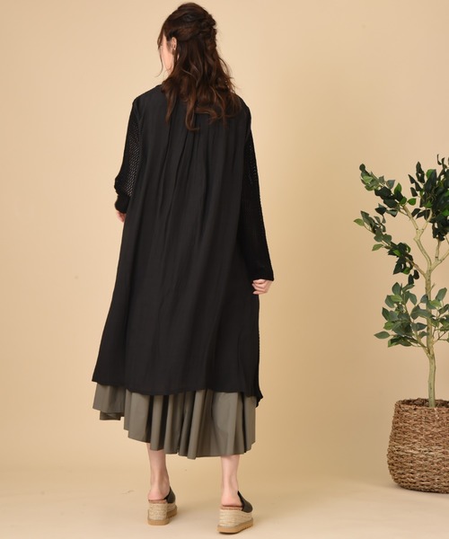 INTERPLANET（インタープラネット）の「カギ針楊柳ロングトッパー（その他アウター・レディース・ブラック/グレイッシュベージュ・FREE）」の16枚目の写真