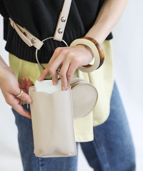 select MOCA(セレクトモカ)の「異素材フェイクレザーリングミニショルダーバッグセット(ショルダーバッグ・レディース・ブラック/サックスブルー/アイボリー/キャメル/グリーン/ベージュ・FREE)」の2枚目の写真